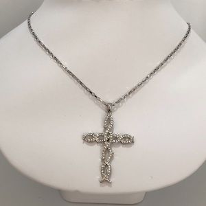Detailed cross necklace